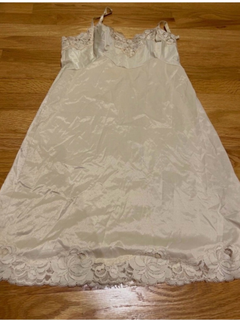 Vintage Vanity Fair women’s size small 34 ivory Satin Lace Slip Dress